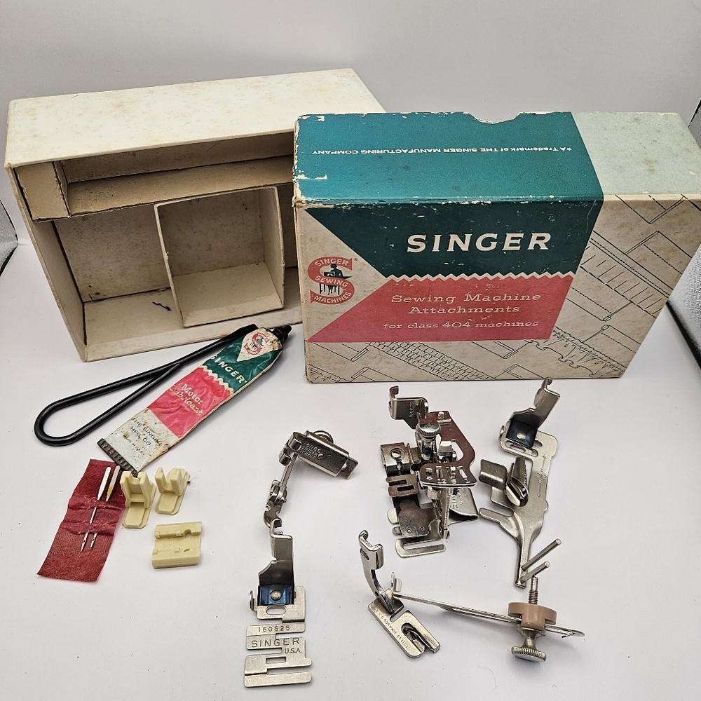 Vintage 6+ Singer Sewing Machine 404 Attachments Set Slant Needle w/ Box